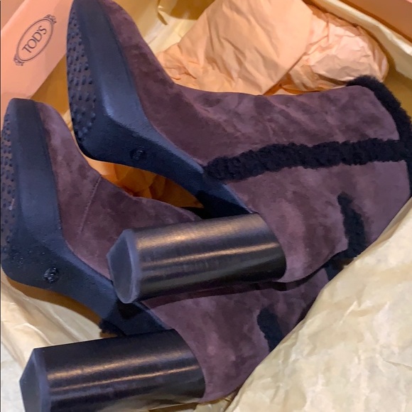 TODS Shearling-trimmed suede platform ankle boots - Picture 3 of 15